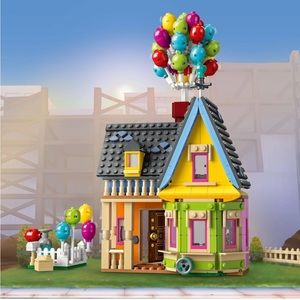 Brand new Disney Pixar Up house lego